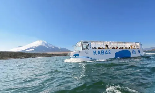 Kaba Bus Yamanakako Amphibious Bus