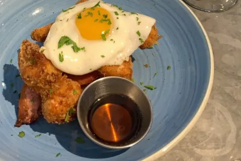 Revolution Bar & Kitchen