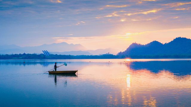 Linghu Lake Scenic Area