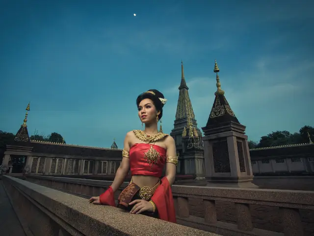 Thai Costume Experiences in Bangkok