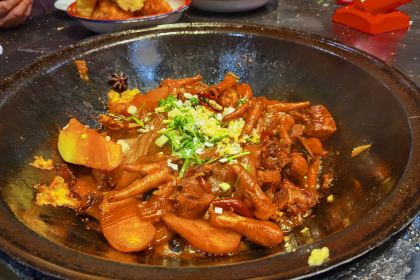 地主大院柴火铁锅炖·演绎