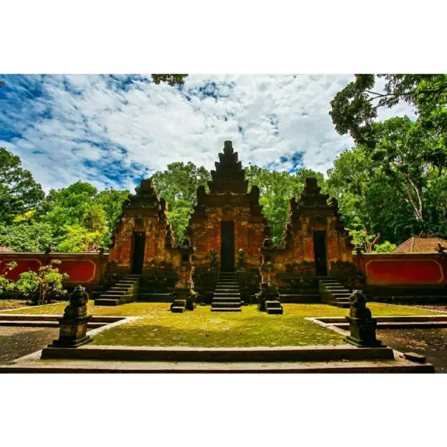 Pura Luhur Giri Saloka Temple