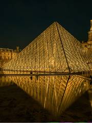 世界之窗-法國羅浮宮玻璃金字塔