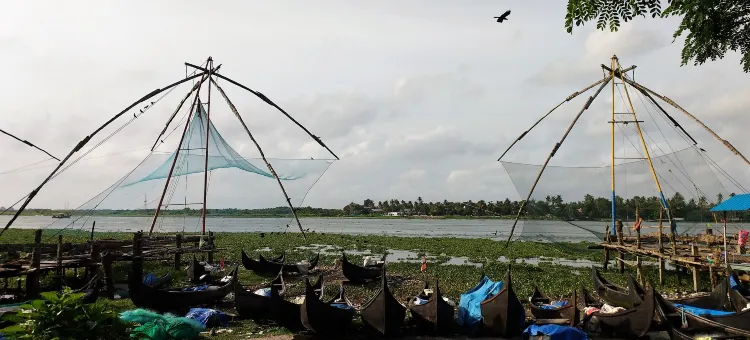 Varapuzha Church周辺のホテル