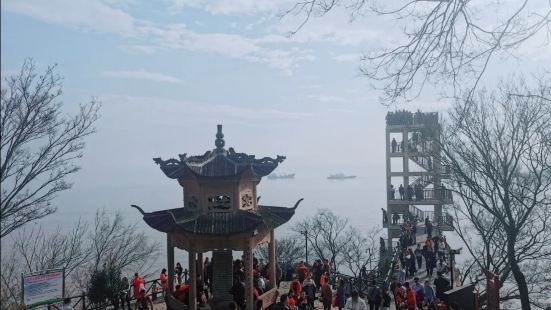 九龍山國家森林公園，靠近乍浦的海邊，裏面景點比較多，但是歸根