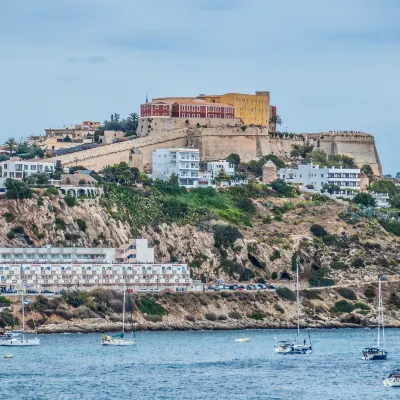 鄰近Iglesia de San Bartolome的酒店