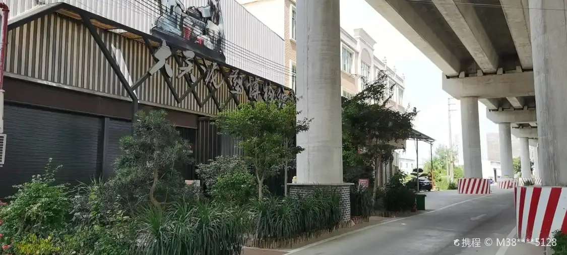 Hotels near Dawu Clay Sculpture Museum