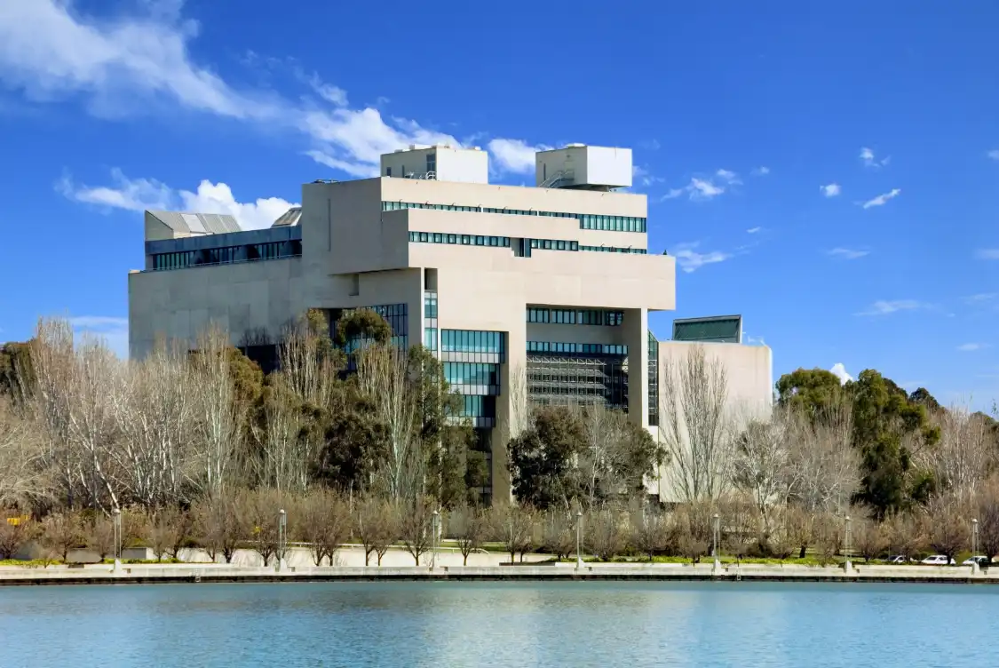 Hotels near High Court of Australia