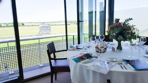 Restaurant Panoramique de l'Hippodrome de Chantilly in Chantilly