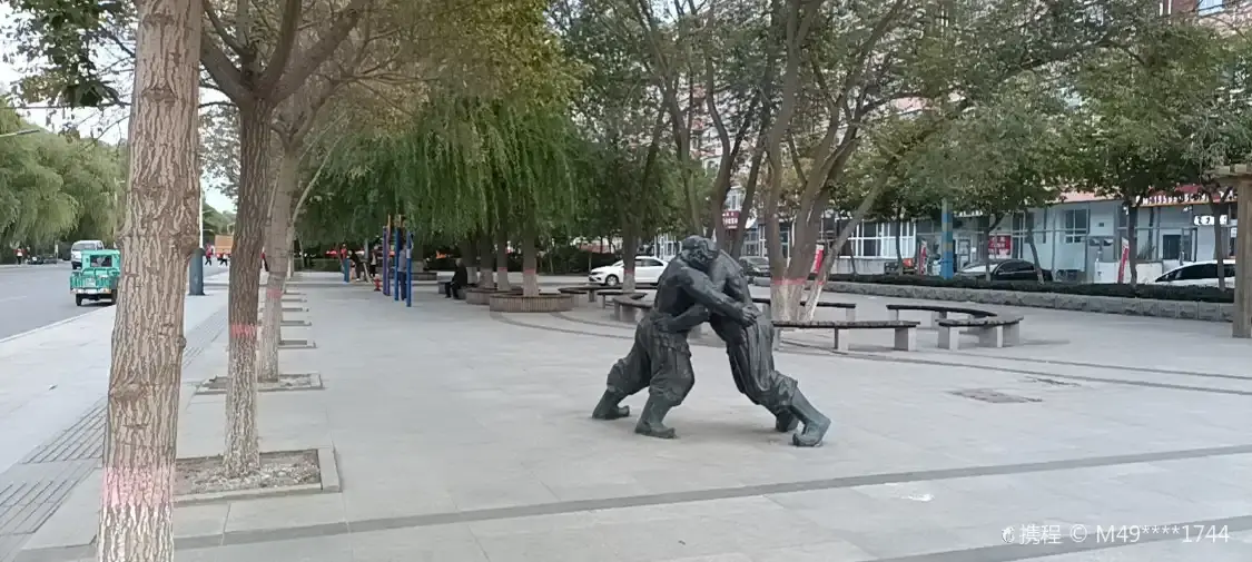 Các khách sạn gần Guo'erluosi Park