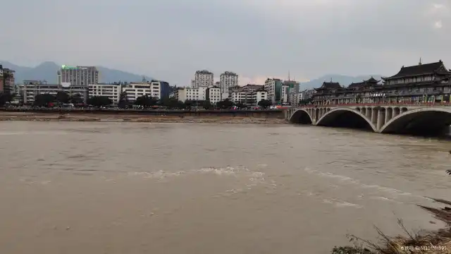 沿江公園周辺のホテル