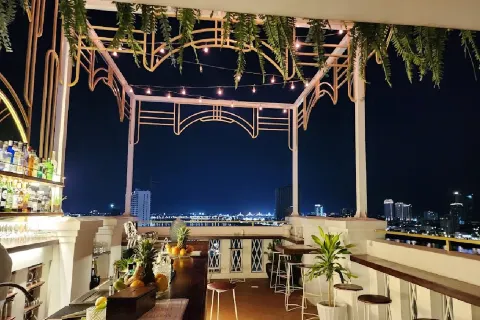 Juniper Gin Bar