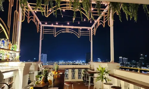 Juniper Gin Bar