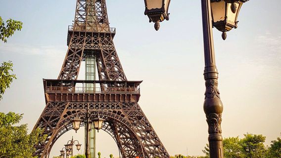 Eiffel Tower Bahria Town Lahore