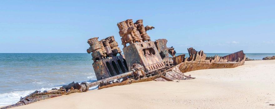 Macuti Lighthouse and Shipwreck