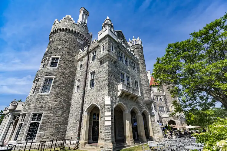 Các khách sạn gần Casa Loma