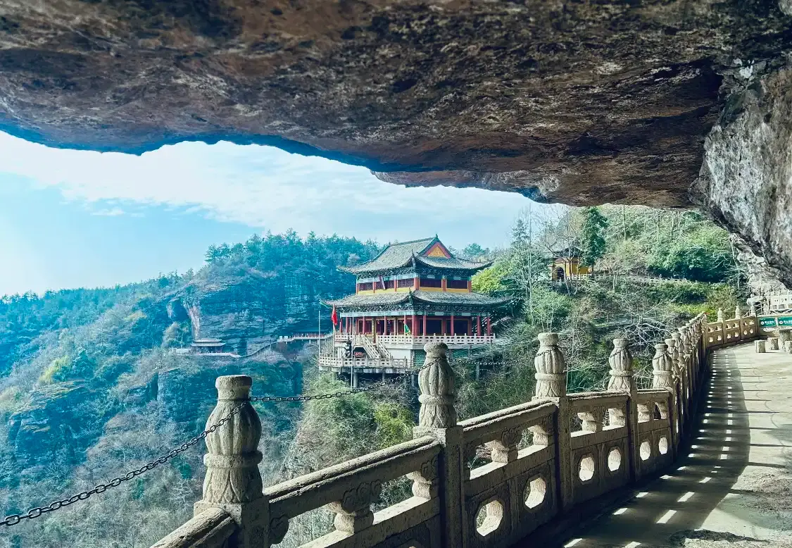 핑옌 동굴 주변 호텔