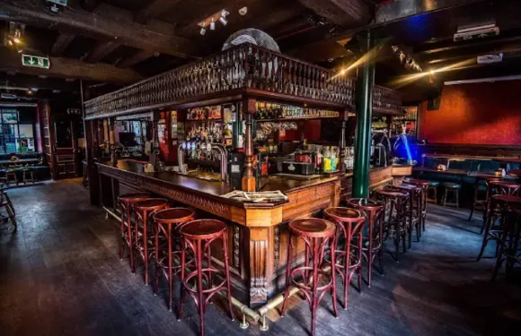 Scott's Pub