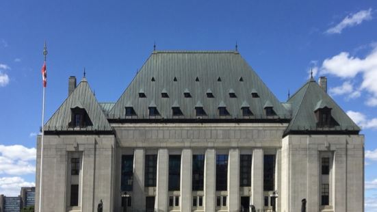最高法院的建築本身就非常的莊重和大氣，如果裏面沒有遇到有庭審