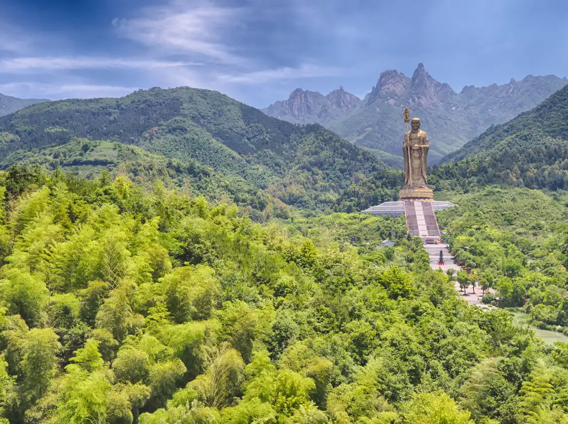 Отели рядом с достопримечательностью «Statue of Kṣitigarbha Bodhisattva»
