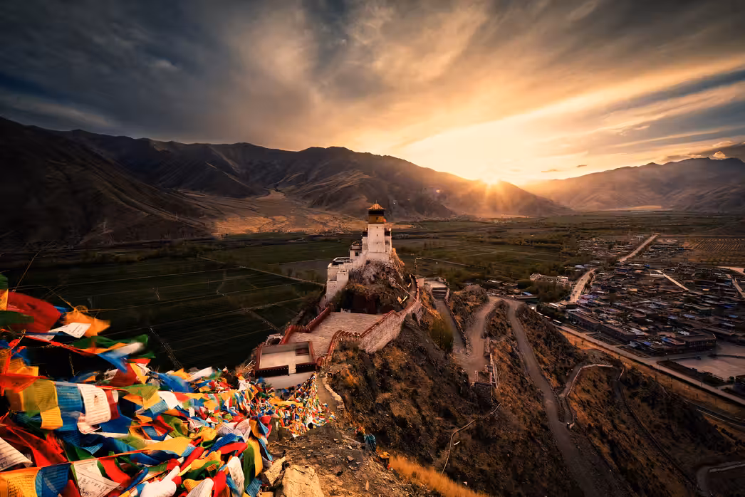 Voli ${{cityDName}} Lhasa