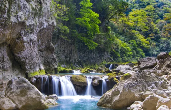 荔波小七孔景區臥龍谷漂游票大小同價