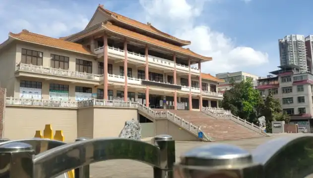 Hoteles cerca de Luoding Museum