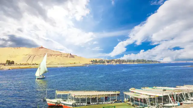 Hotels near Aga Khan Mausoleum