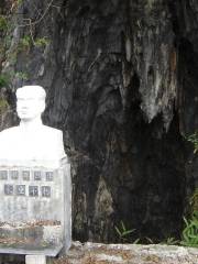 巴馬香刷洞遺址