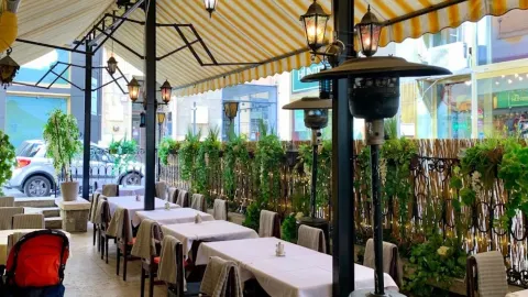 Százéves Étterem in บูดาเปสต์