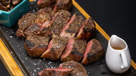MODERN STEAK on Stephen Avenue in คาลการี