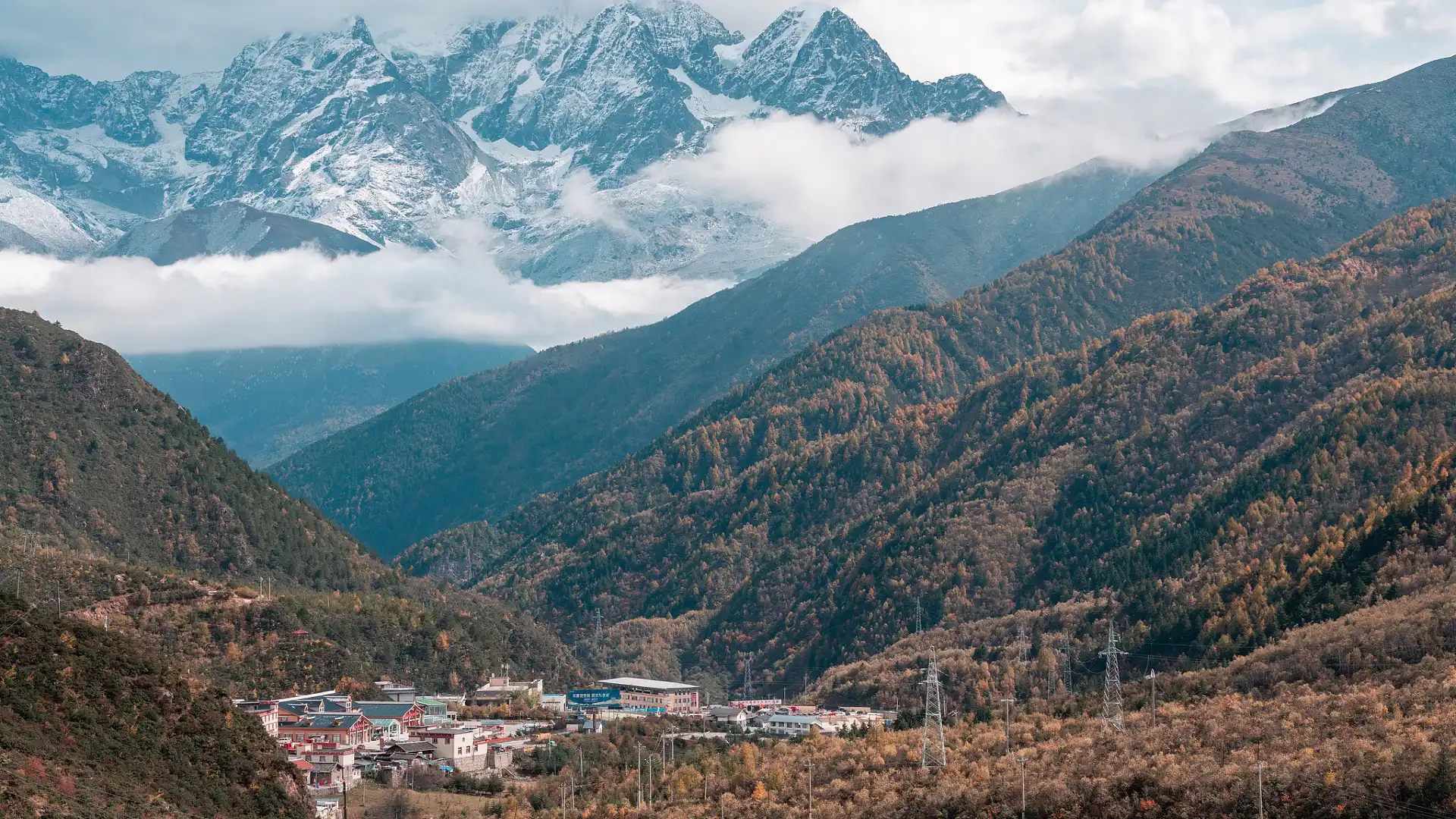 Hotels near Xiling Snow Mountain (Ski Resort Area)