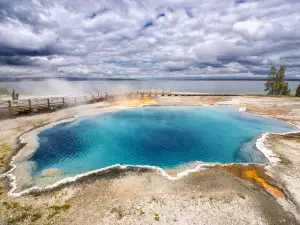 Thumb Geyser