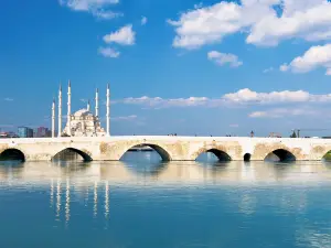 Ponte in pietra di Adana