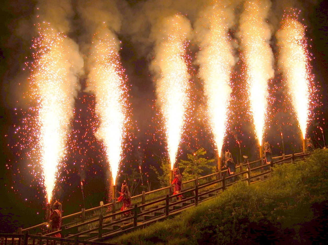 Jigokudani Demon Fireworks | Noboribetsuonsencho