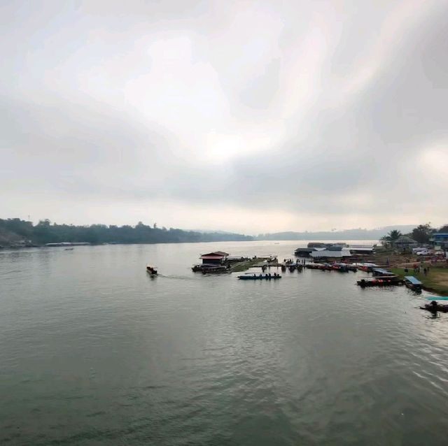 สะพานมอญ สะพานไม้ที่ยาวที่สุดในประเทศไทย