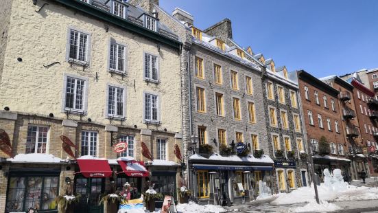 魁北克城下城區很有一點巴黎小城的風格，走在這裏彷彿行走在微縮