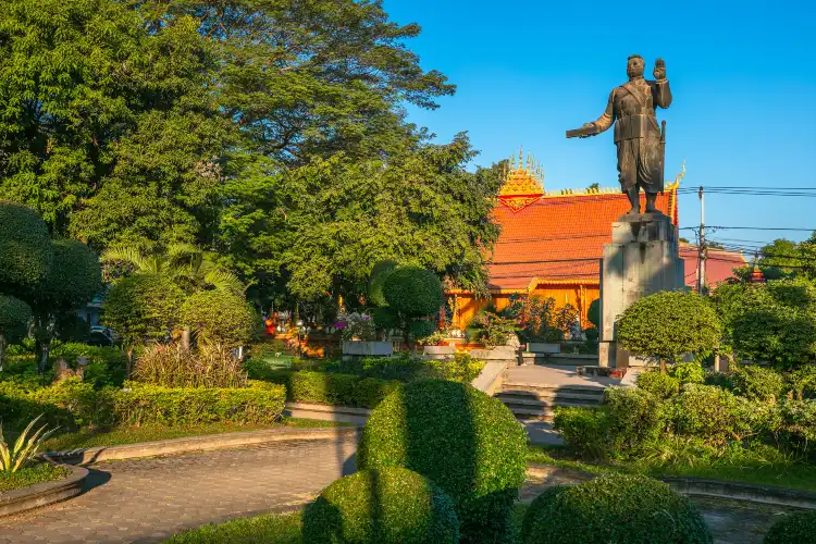 Các khách sạn gần King Srisavangvong Statue
