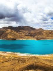 Yamdrok Lake