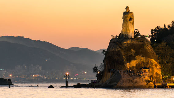 Zheng Chenggong Stone Statue