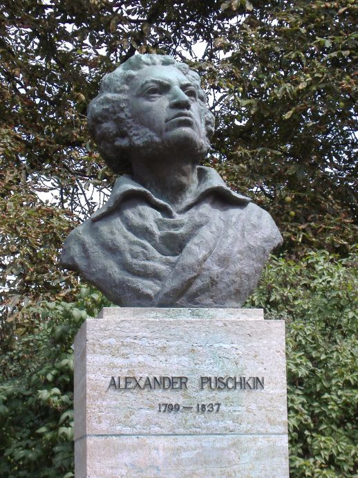 The Park an der Ilm was a great place for a stroll in #weimar. Several sort of memorial statues are scattered around to various historical figures including Pushkin and Shakespeare. The tree-lined paths are very lovely as you can happen upon many a German family out enjoy their day. #awesomepic #ancienttowns #historicalandculturaltravel 
#triplocal
