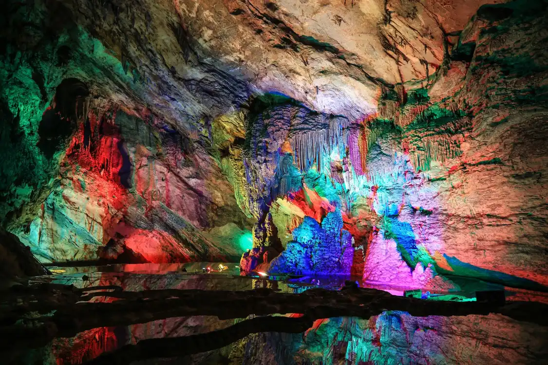 Hotels near Purple Glow Rock