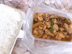杨铭宇黄焖鸡米饭