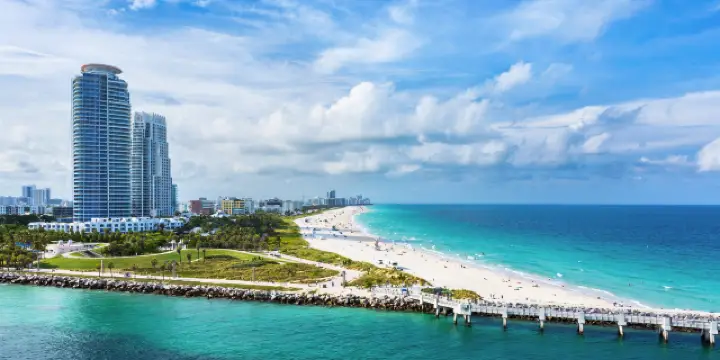 マイアミ・ビーチ観光ガイド2026年：人気スポット、グルメ、ホテル