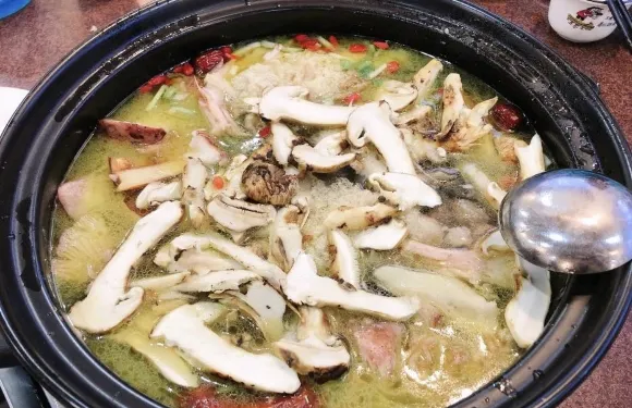 摩梭人家土雞養生菌火鍋