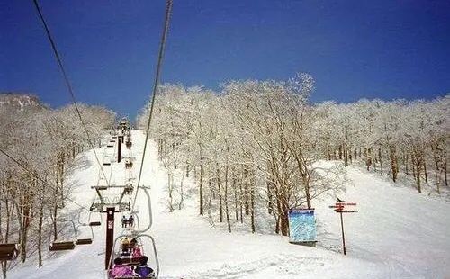 手稻山安滑雪場是日本札幌的一個很著名的獨家滑雪勝地，有着完善