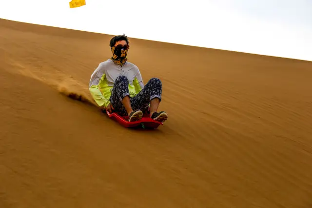 Sandboarding in Zhongwei