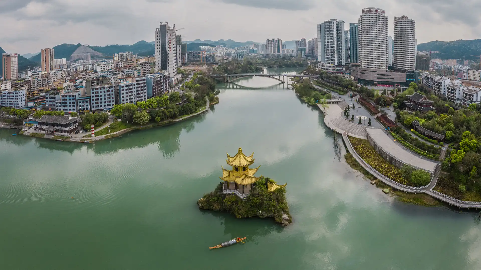 Hotels near Miles Jinjiang River