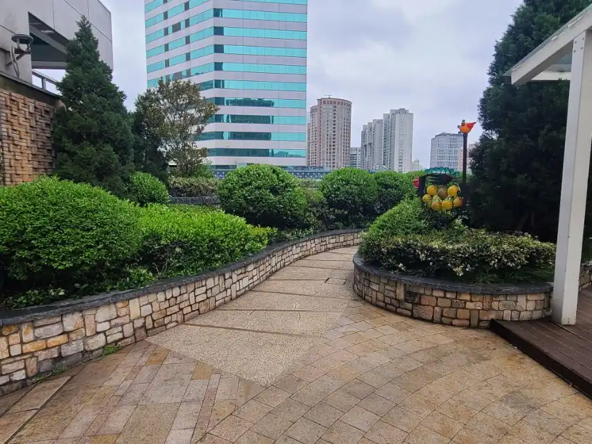 Hotels near K11 Gouwu Yishu Zhongxin Kongzhong Garden