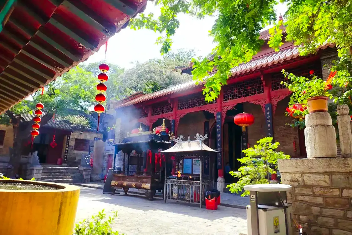 Hotels near Yun Long Mountain